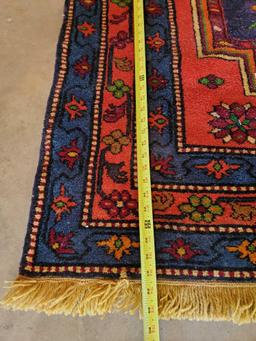 Nice Bright and Vibrant pattern area rug, 90 x 55"