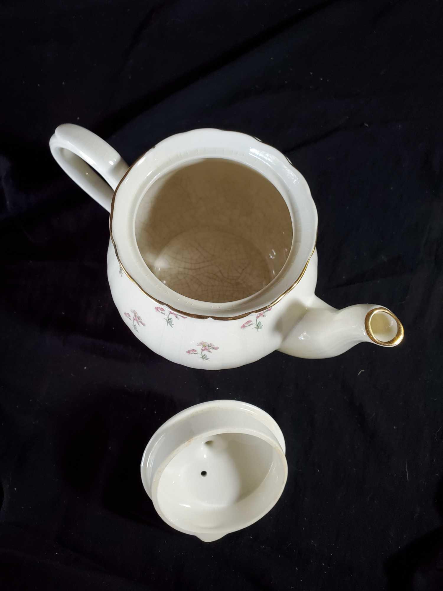 Very Vintage Aurthur Wood teapot, England