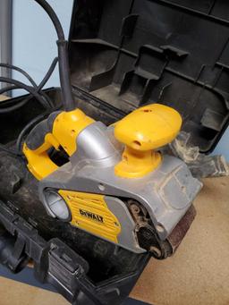 DEWALT VS Belt Sander in case, 3"x21"