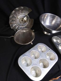 aluminum kitchen, including Farberware nesting mixing bowls