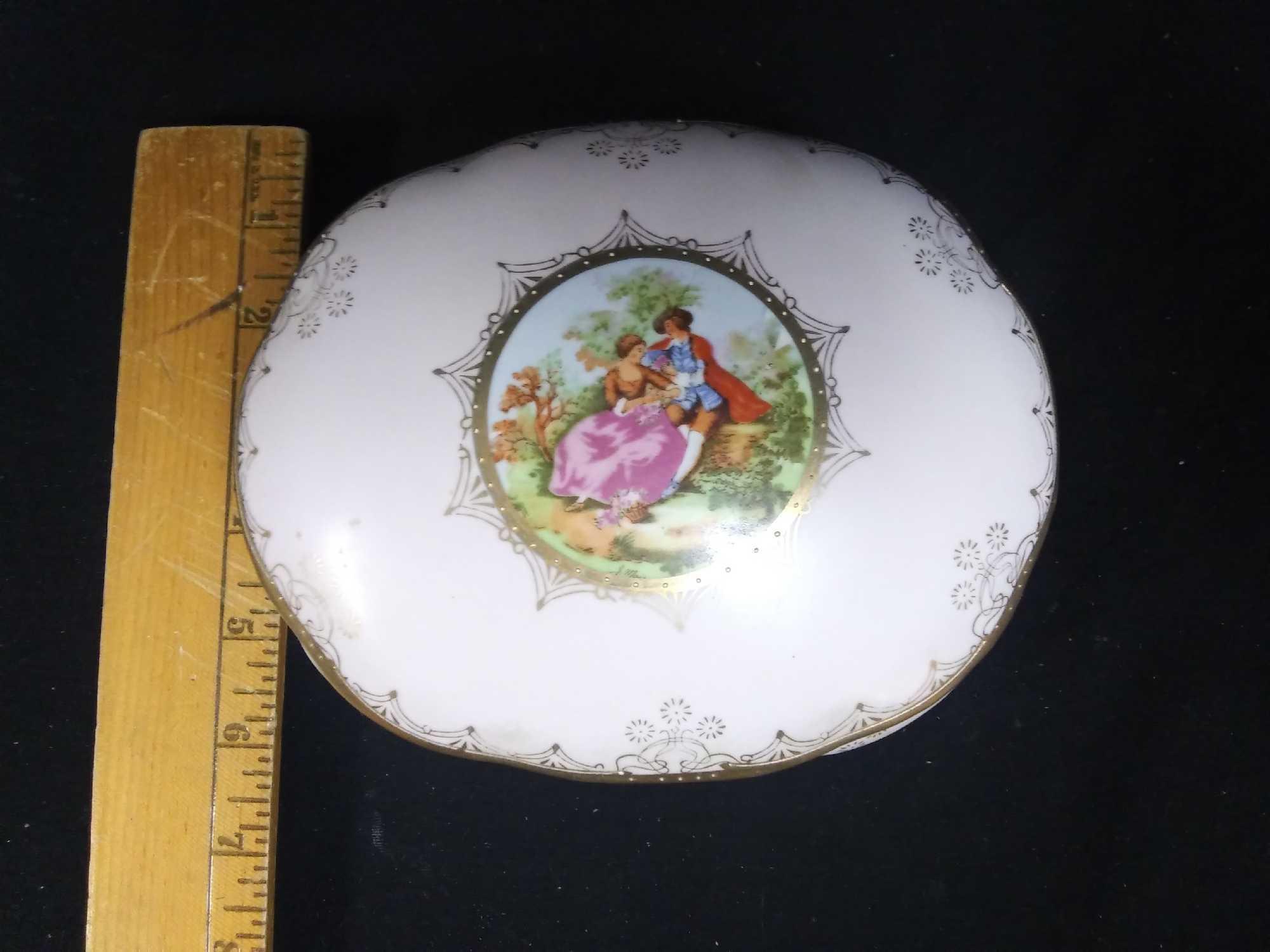 Antique Vienna Antique Porcelain Dresser Box