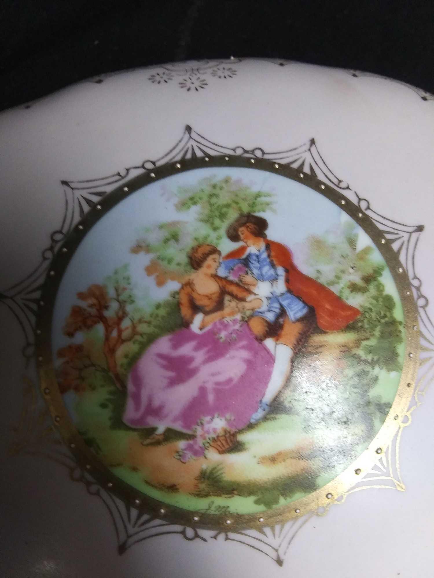 Antique Vienna Antique Porcelain Dresser Box