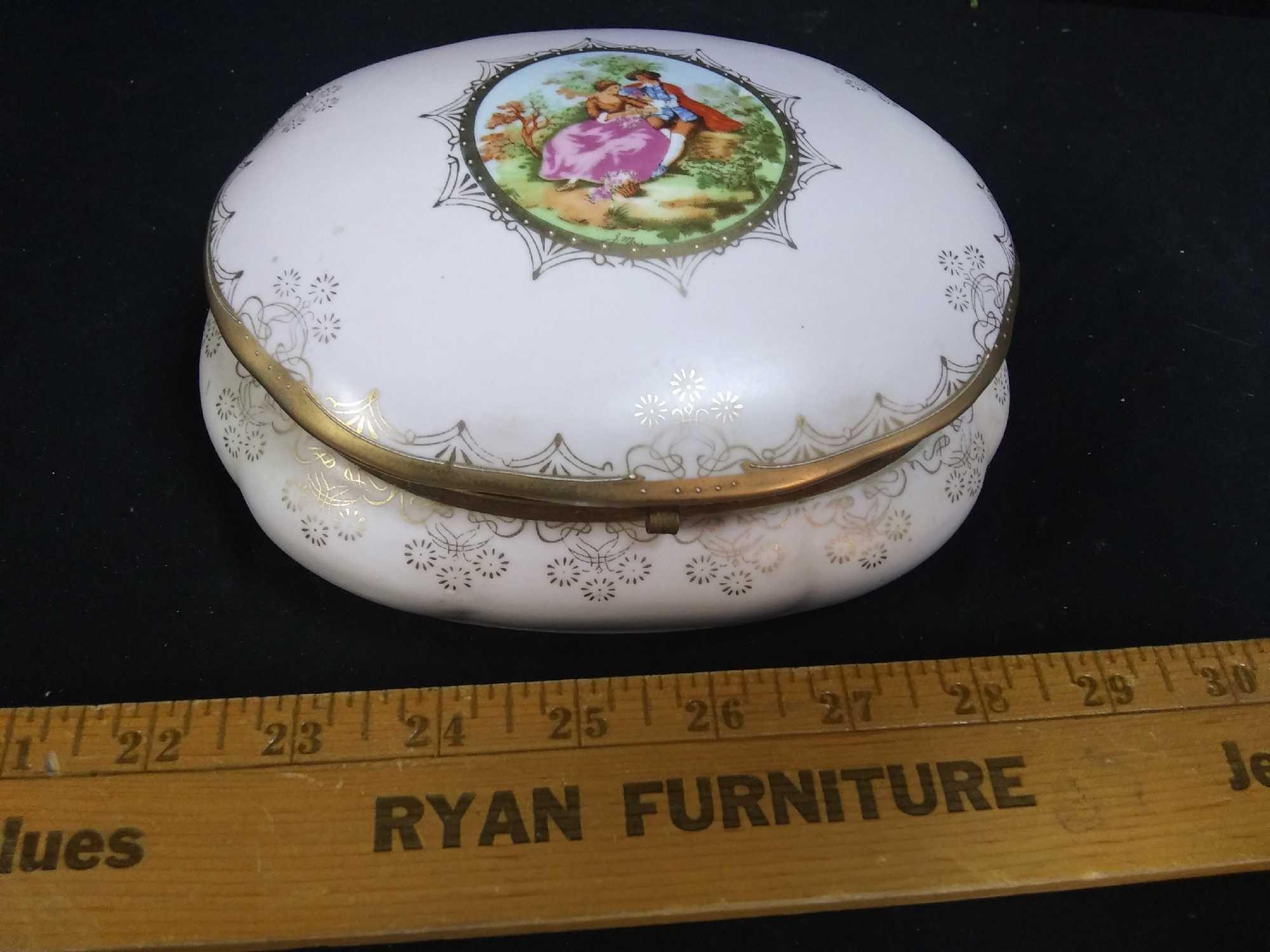 Antique Vienna Antique Porcelain Dresser Box