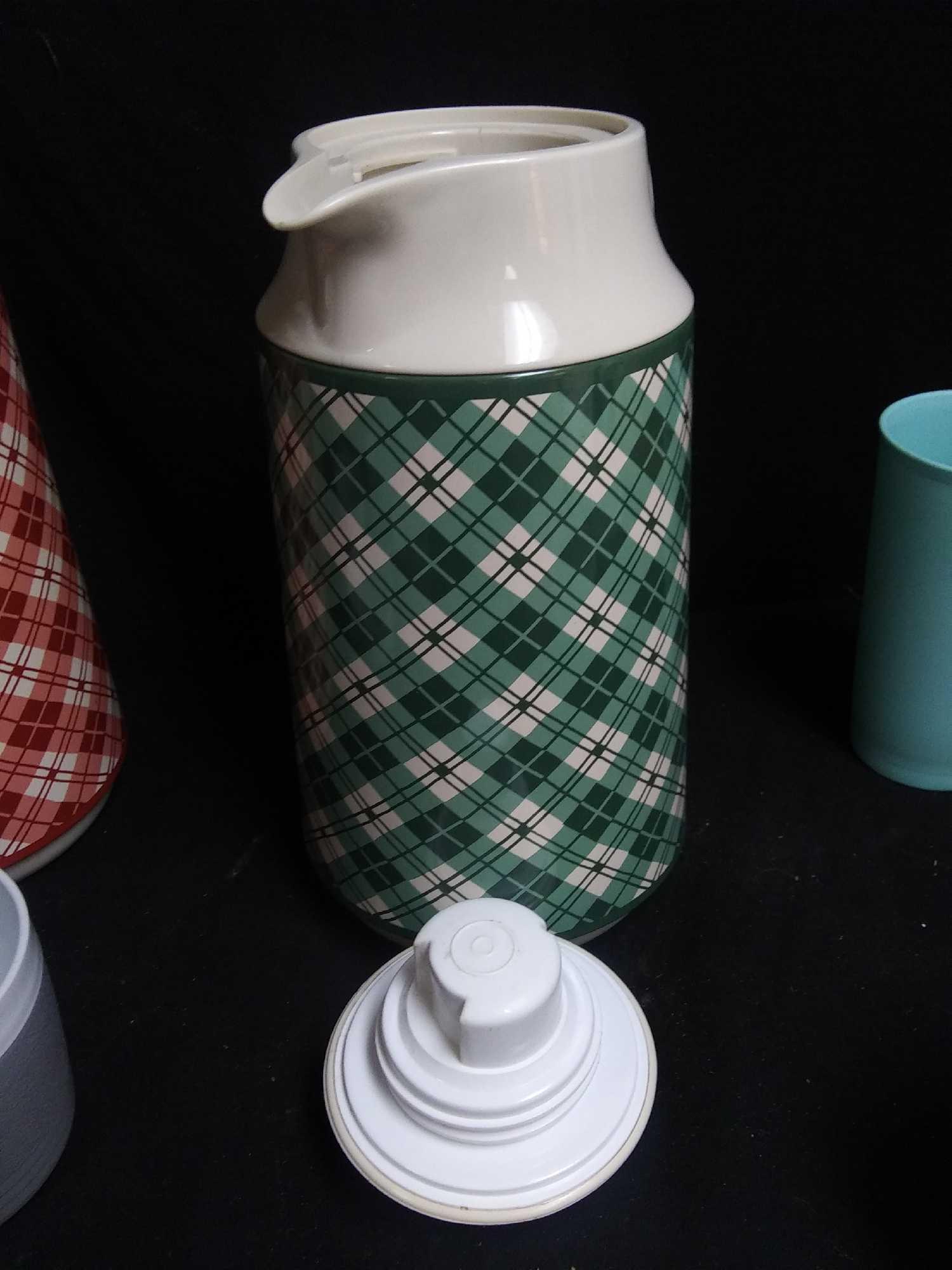 Vintage Drinkware! Teal plaid Corning thermique carafe pitcher with Tupperware and SunFrost brand