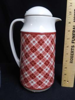Viintage Drinkware! Red plaid Corning thermique carafe pitcher with Tupperware and SunFrost brand