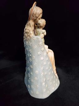 Beautiful MADONNA and CHILD, Vintage HUMMEL, Germany