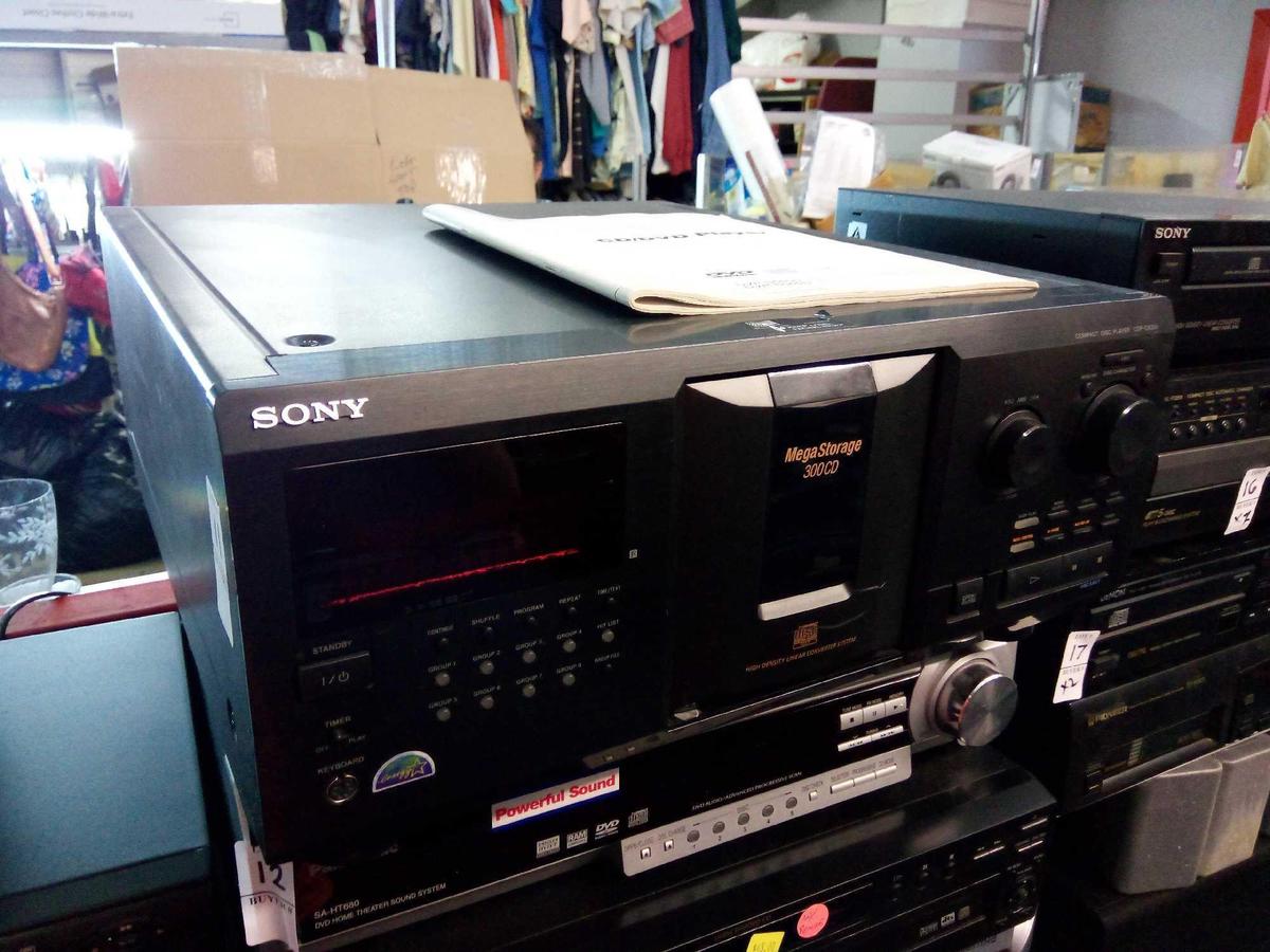 Nice Sony Megastorage 300cd player