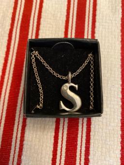 Avon Letter Initial Pendant Necklace S