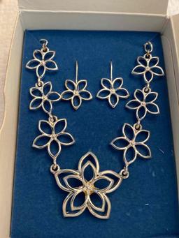 Open Petal Flower Necklace and Earring Giftset