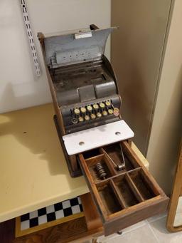 Awesome Antique Cash Register with key