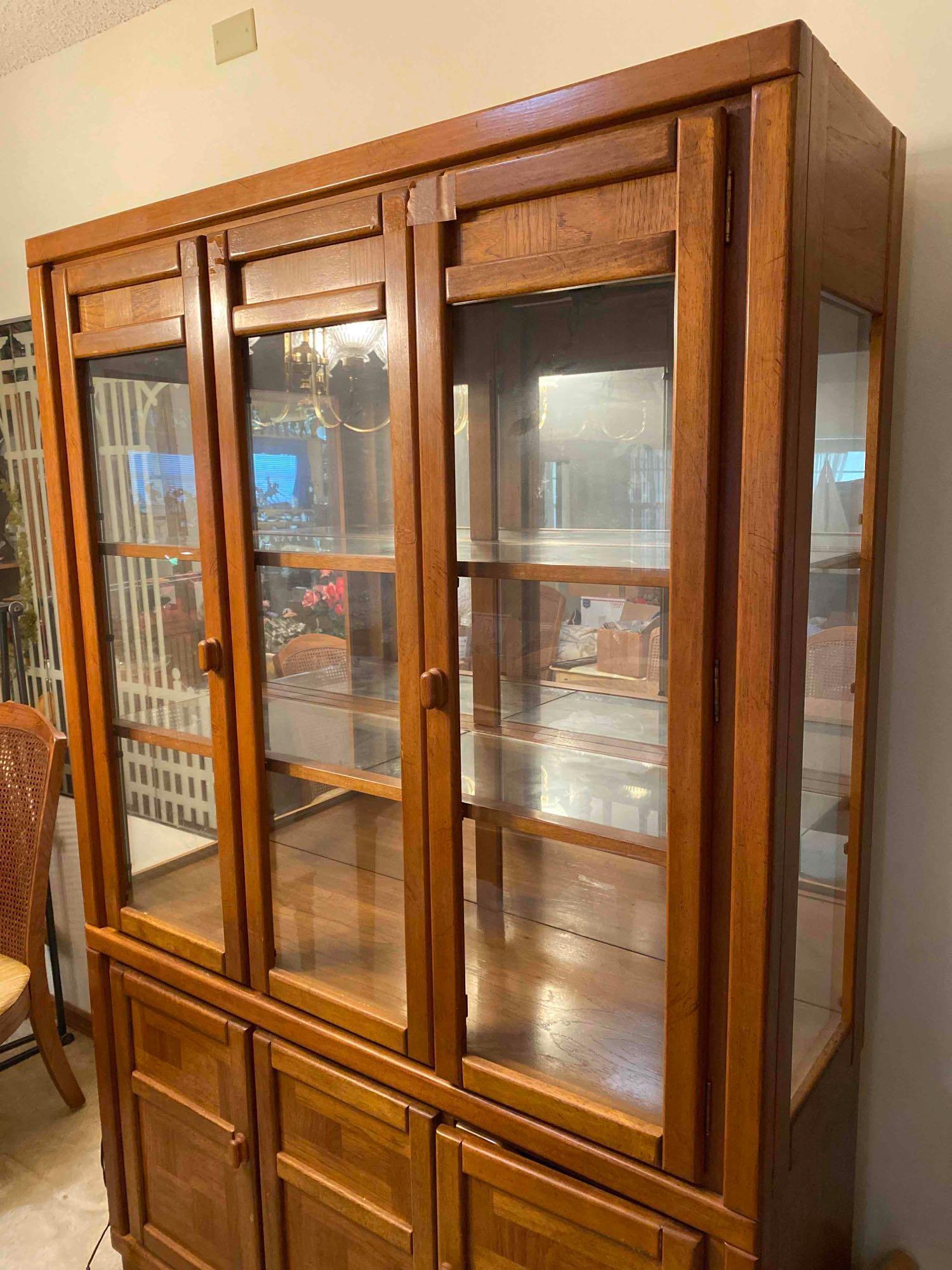 Awesome 1990 Mid Century Styled Lighted Curio Cabinet
