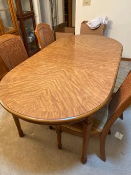 Broyhill Dining Set Table and 6 Chairs