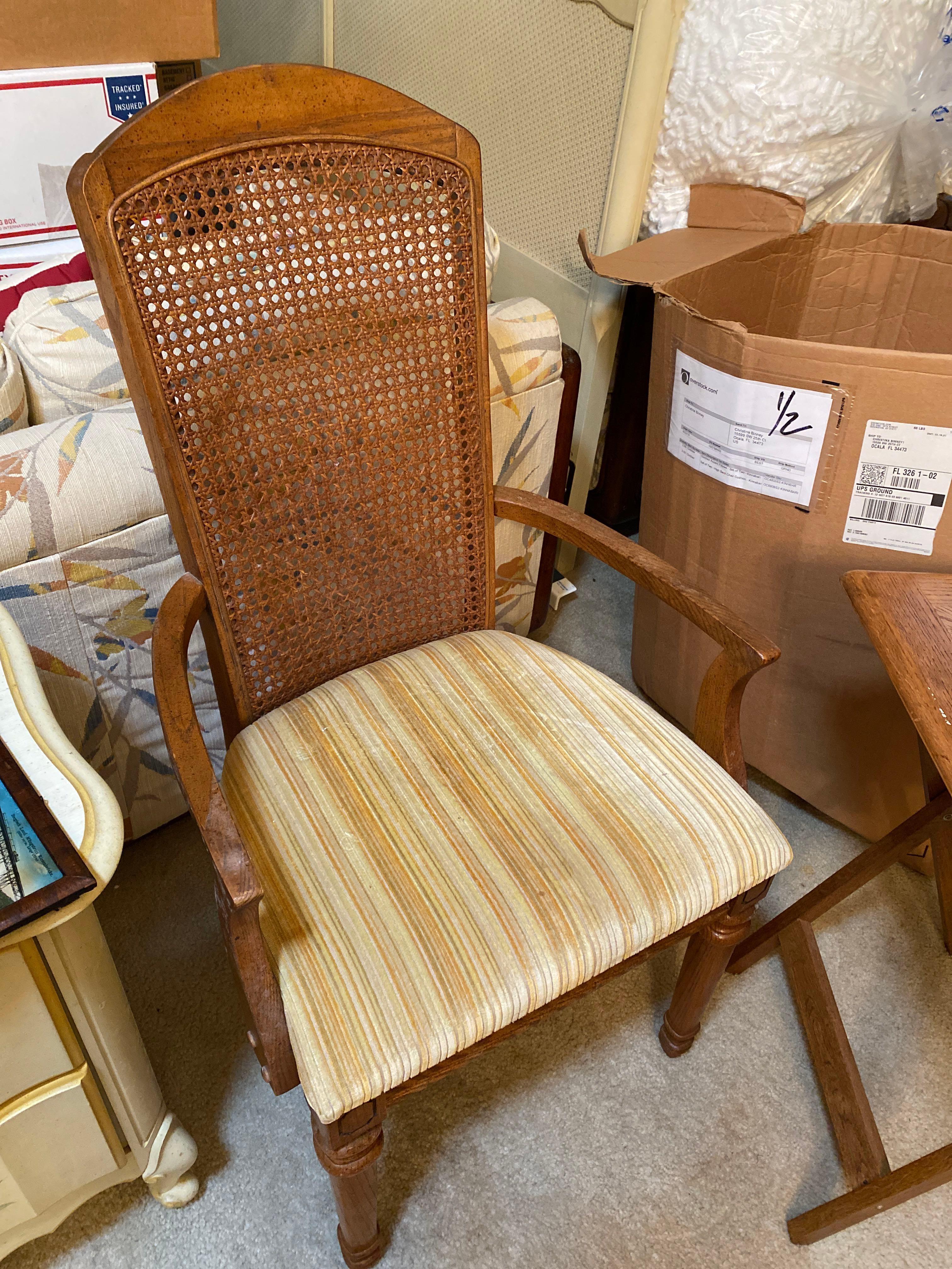 Broyhill Dining Set Table and 6 Chairs