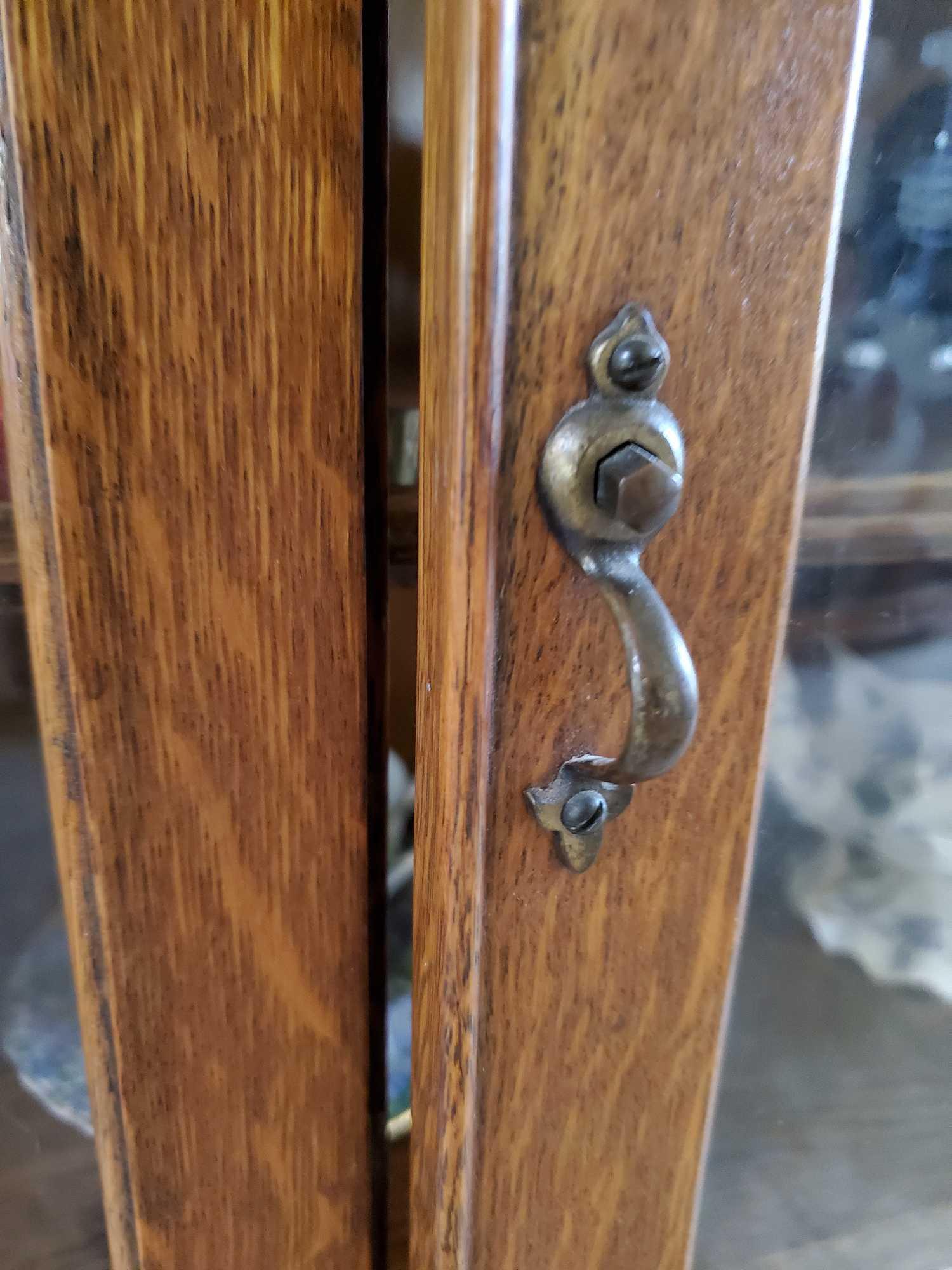 Beautiful Antique Oak 5 shelf, enclosed Bookcase, glass doors