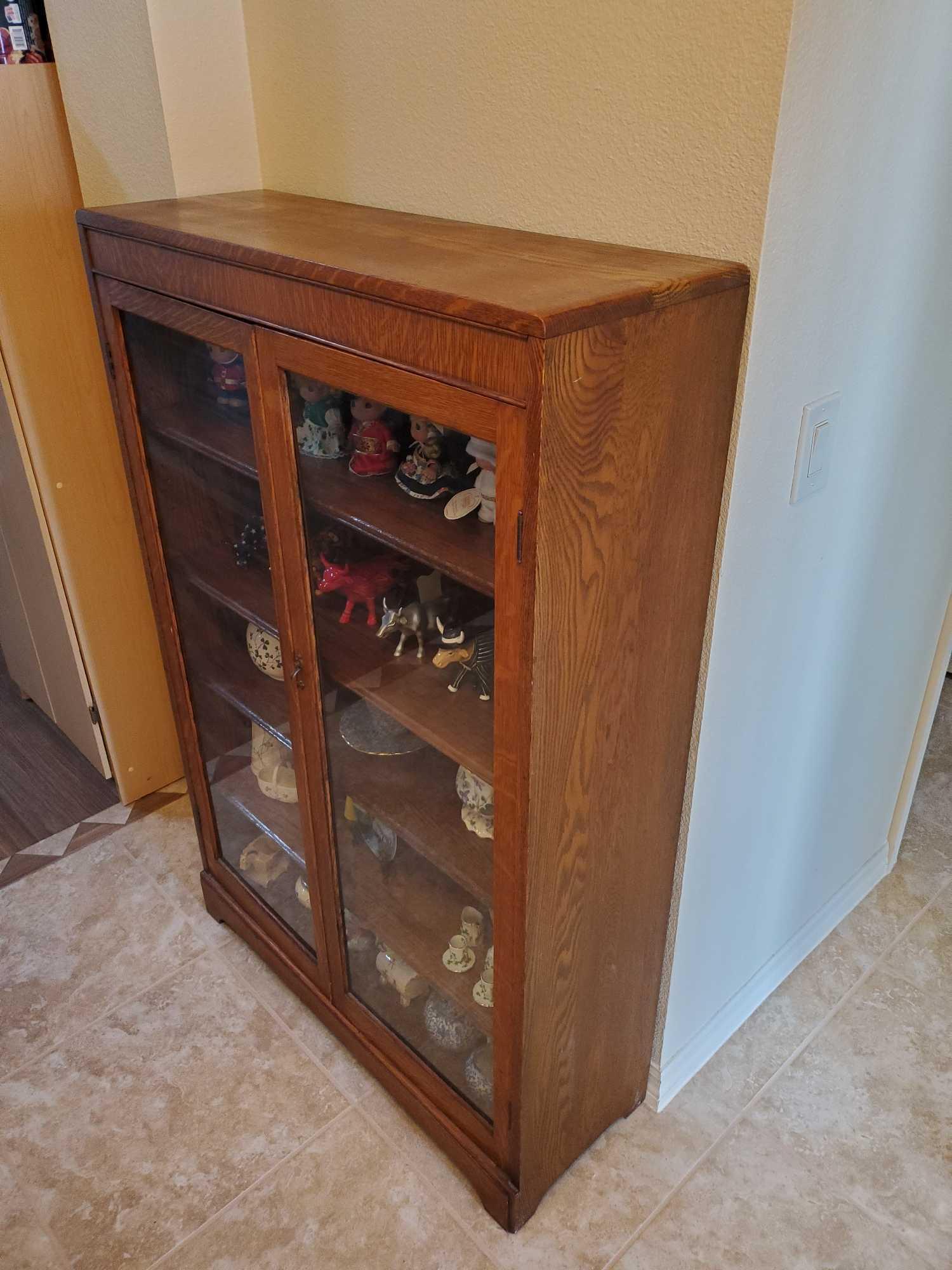 Beautiful Antique Oak 5 shelf, enclosed Bookcase, glass doors