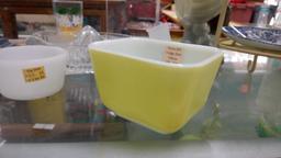 (6) PCS OF VINTAGE GLASS AND CERAMIC INCLUDING PYREX AND GLASBAKE