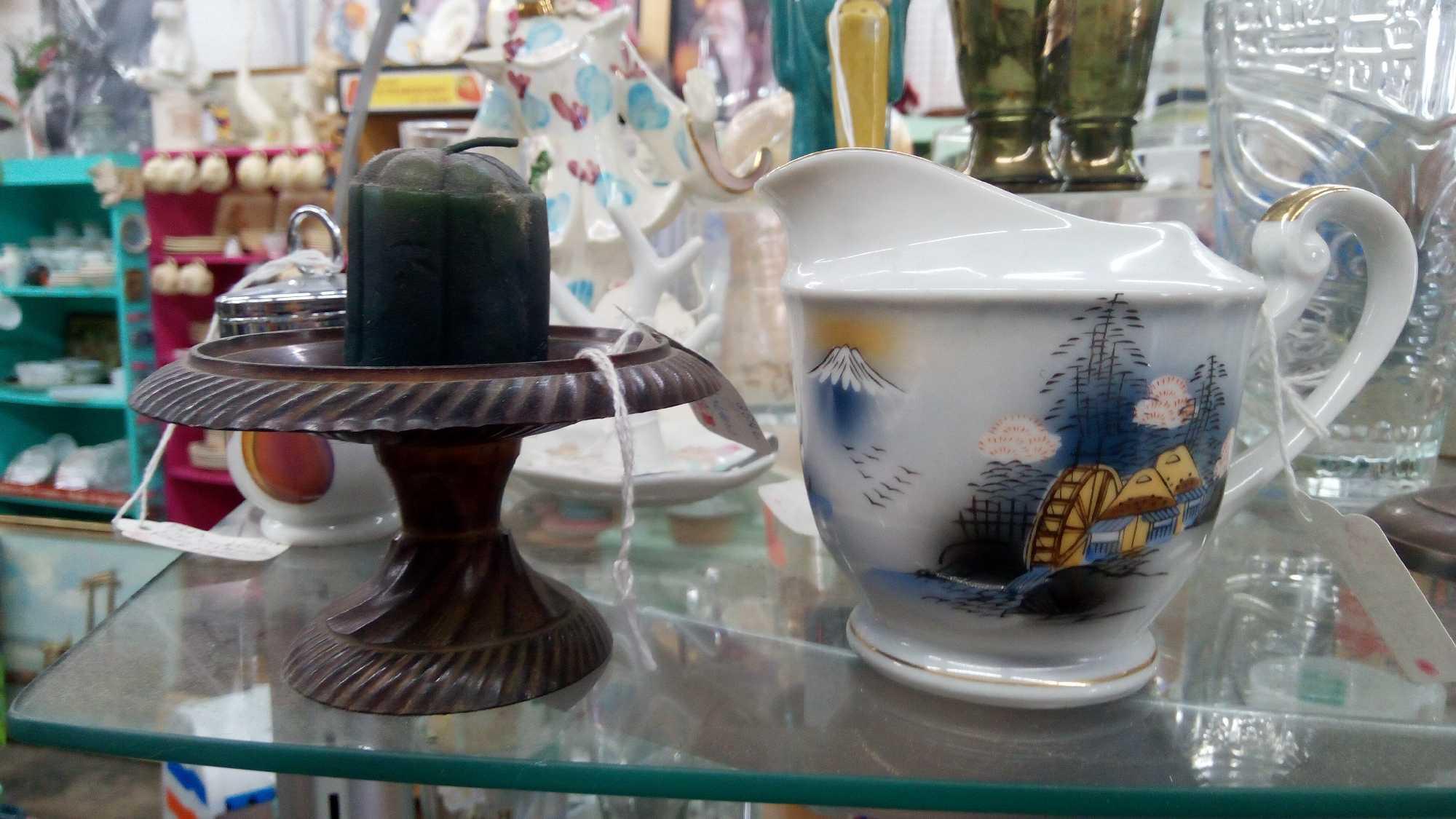 GREAT GROUPING OF SMALL VINTAGE ITEMS INCLUDING ORIENTAL, POTTERY, GLASS AND CANDLESTICKS