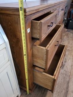 Very Nice WOOD Dresser, 7 Dovetailed Easy slide drawers