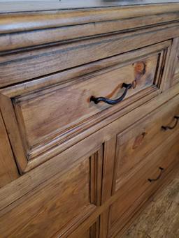 Very Nice WOOD Dresser, 7 Dovetailed Easy slide drawers