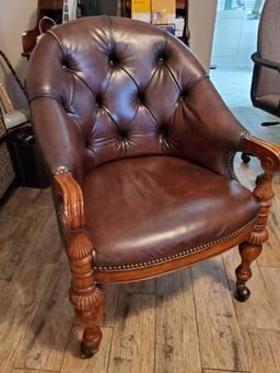 Nice Classic Executive style office desk chair on castors