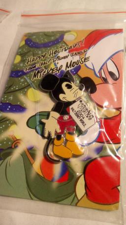 (3) NEW Disney Christmas Happy Holidays 2004 Pin Pursuits, GOOFY, MICKEY, MINNIE