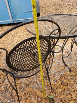 VINTAGE SWEET WROUGHT IRON and Metal BISTRO/ICE CREAM/PATIO TABLE AND CHAIRS