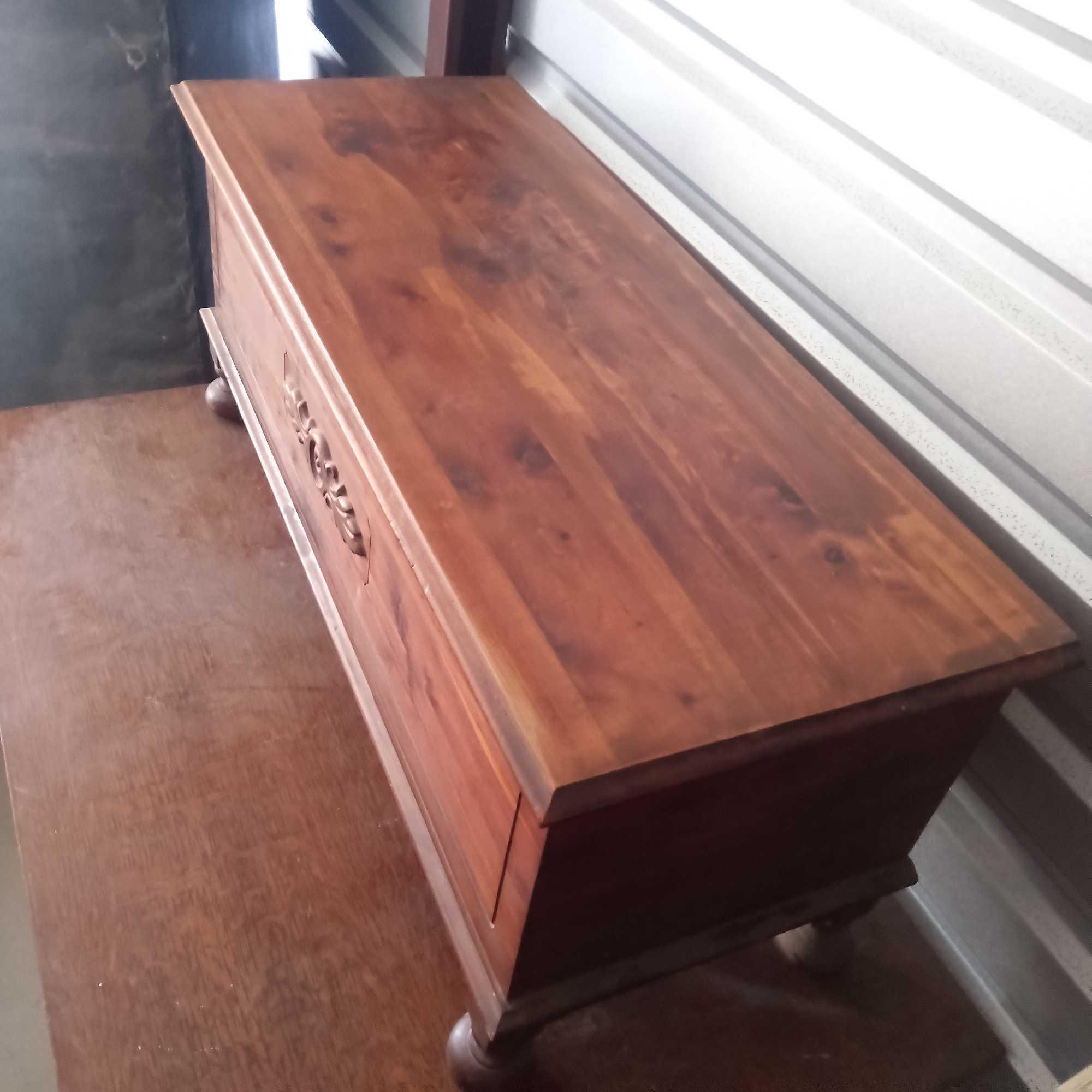 GORGEOUS CEDAR HOPE CHEST! SMELLS SO GOOD! WITH FEATHER EYE ACCENT