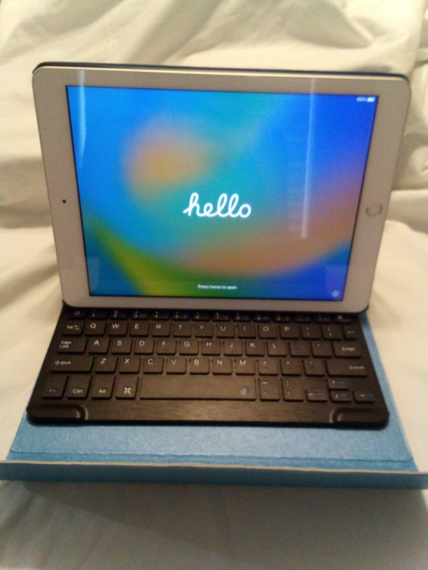 IPAD A1822 WITH FOLIO CARRYING CASE AND KEYBOARD - Apple ID Locked