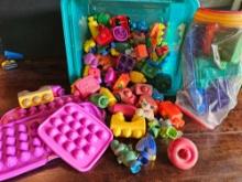 Fisher Price Pop-Onz Creative Building Toys
