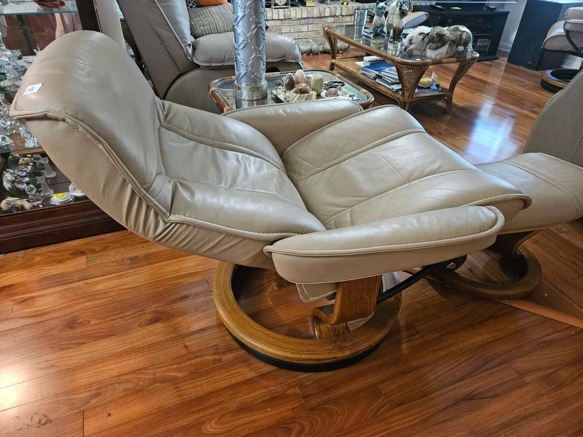 STRESSLESS Brand Leather swivel, RECLINER CHAIR WITH OTTOMAN