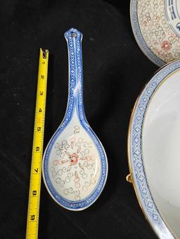 RARE VINTAGE CHINESE Rice Pattern PORCELAIN Covered Rice and Large Spoons