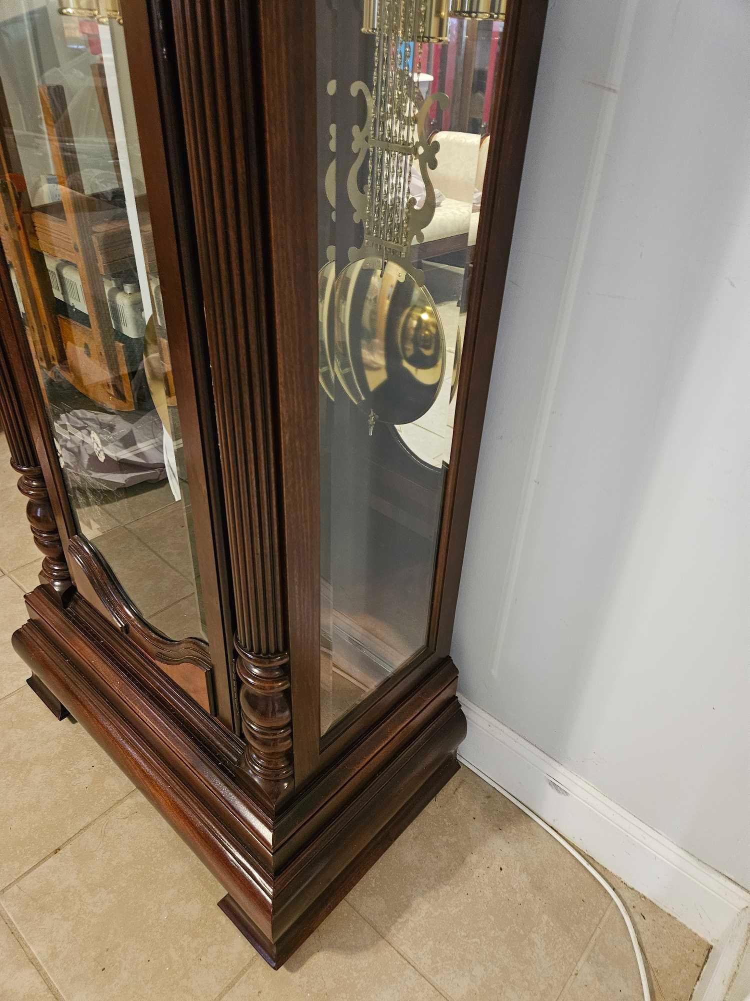 MAJESTIC! HOWARD MILLER Limited Edition 660-220 Grandfather clock with key, crank, and manual