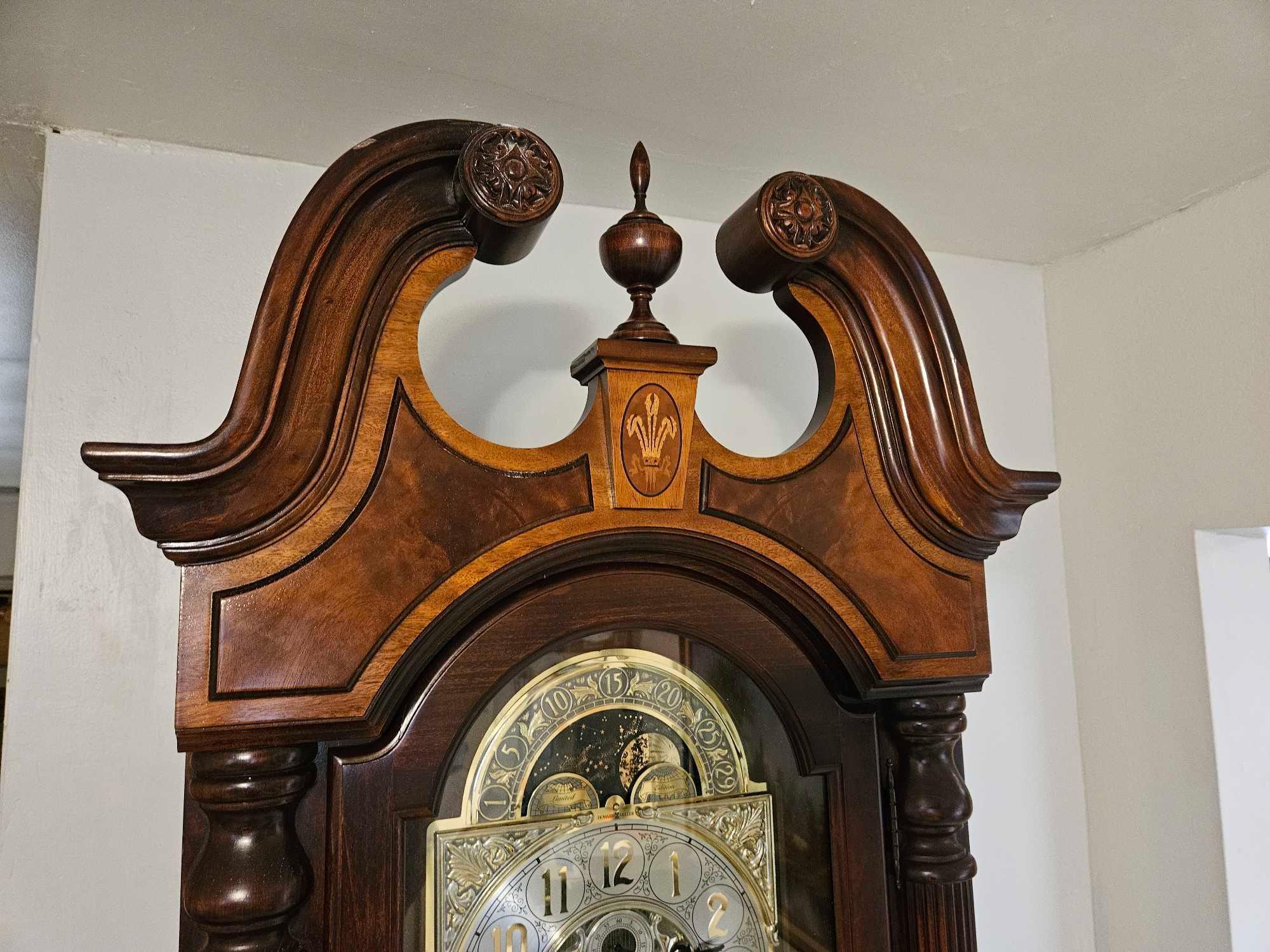 MAJESTIC! HOWARD MILLER Limited Edition 660-220 Grandfather clock with key, crank, and manual