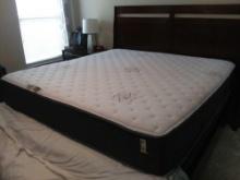 Beautyrest silver intercoastal Gray king size mattress and (2) twin box springs