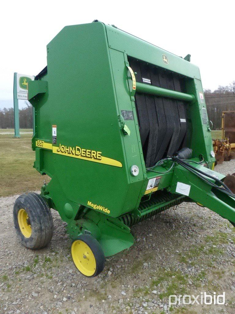 John Deere 557 Baler