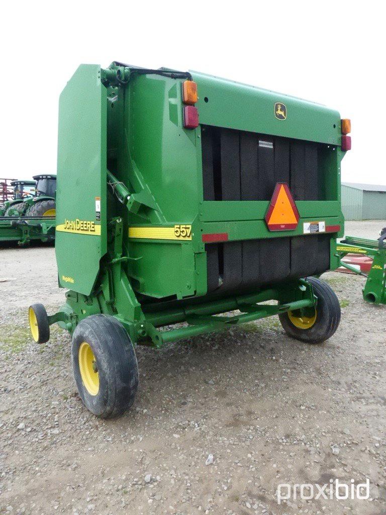 John Deere 557 Baler