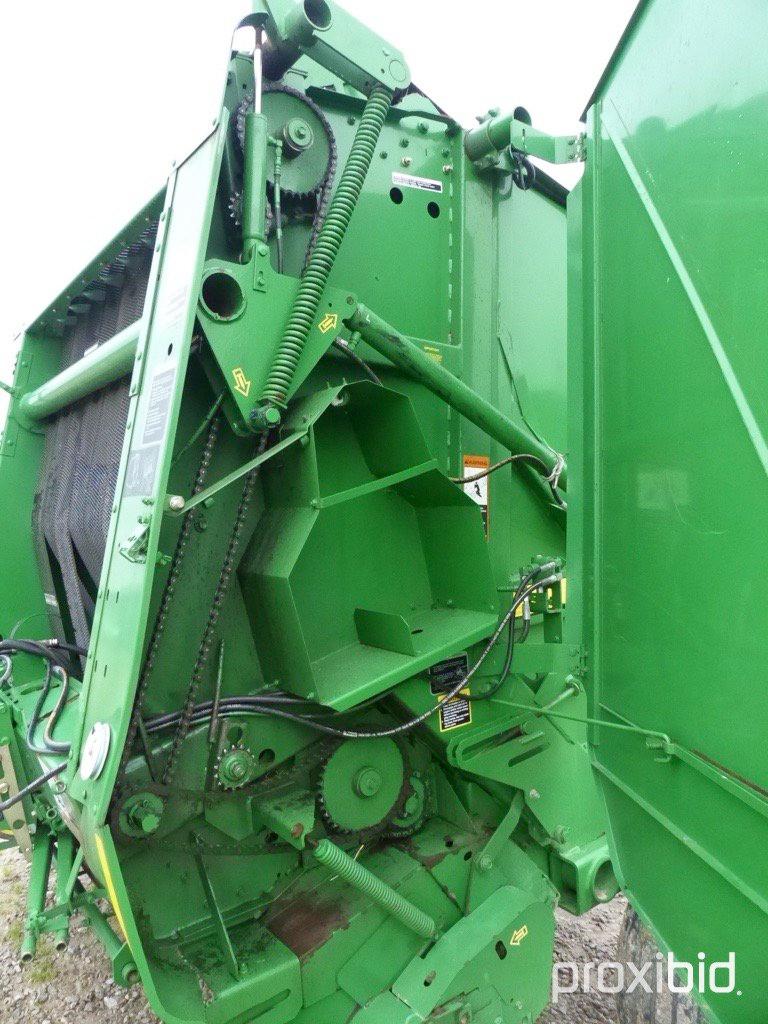 John Deere 557 Baler