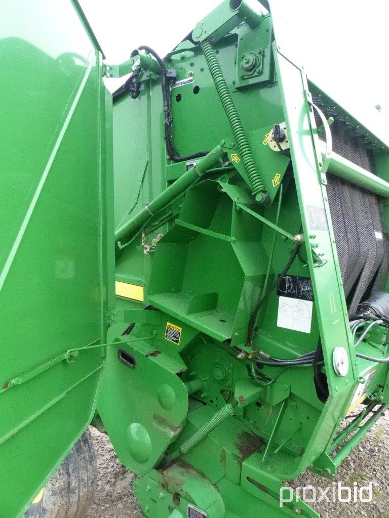 John Deere 557 Baler