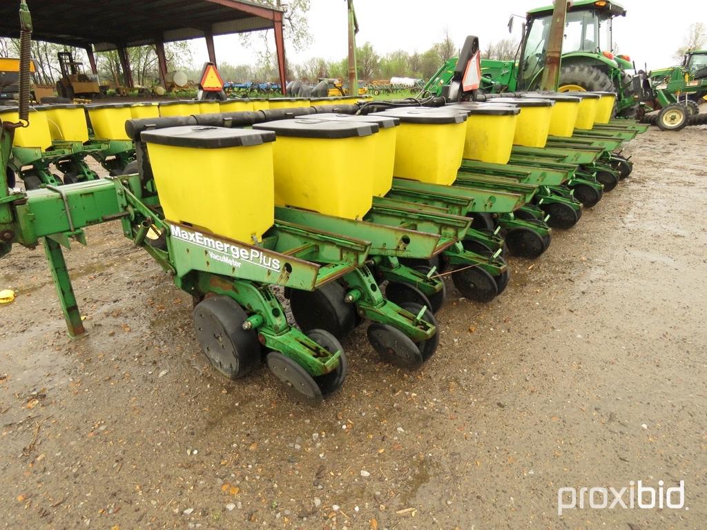 1720 JOHN DEERE 15 ROW PLANTER