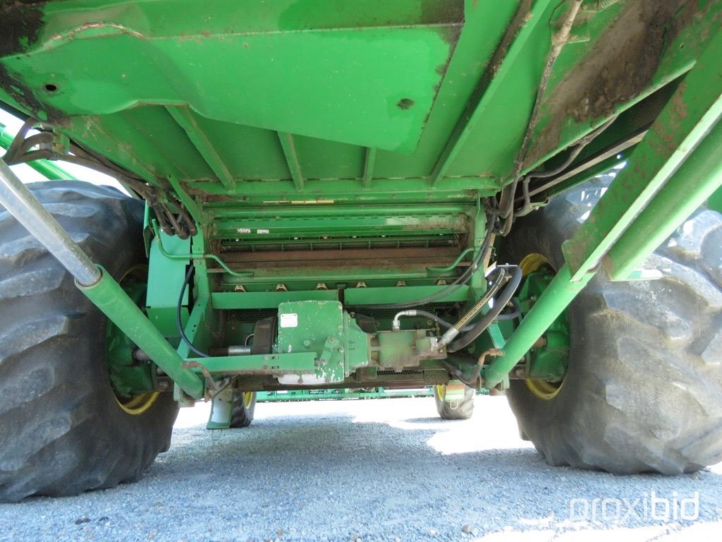 9500 John Deere Combine