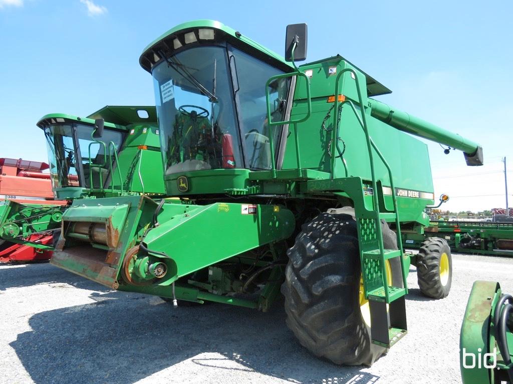 9500 John Deere Combine