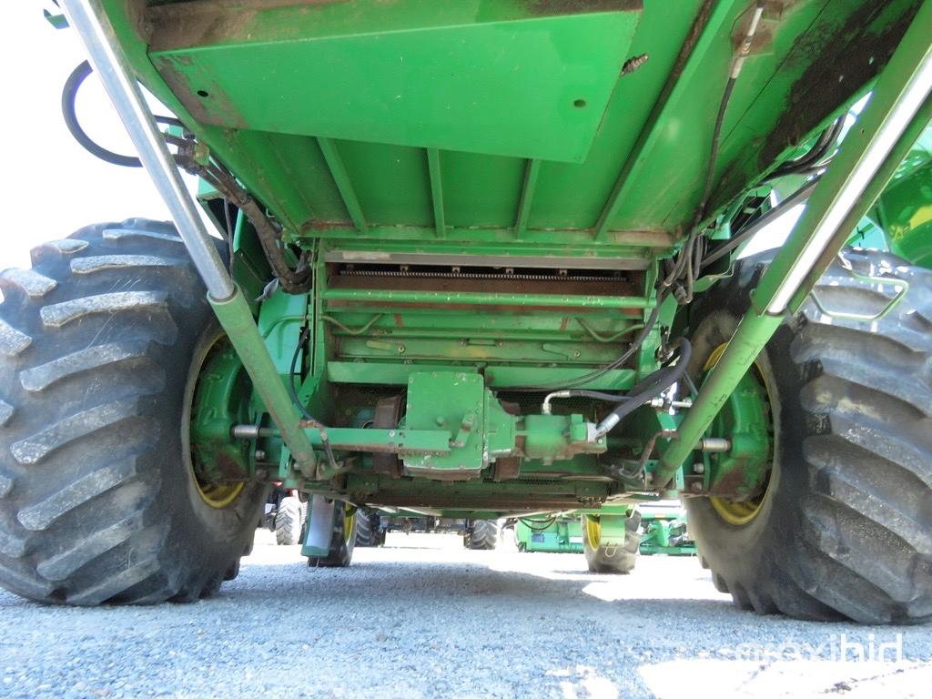 9500 John Deere Combine