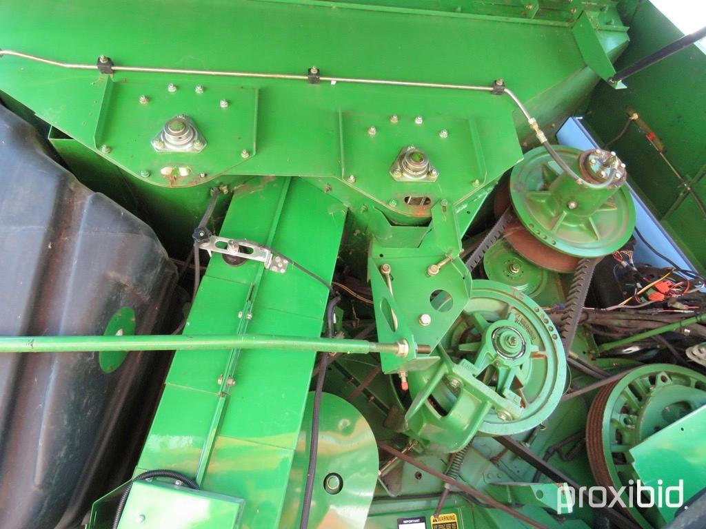 9500 John Deere Combine