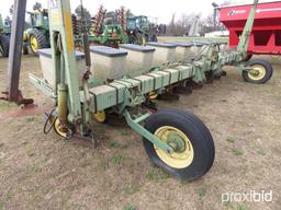 John Deere 8 Row Planter