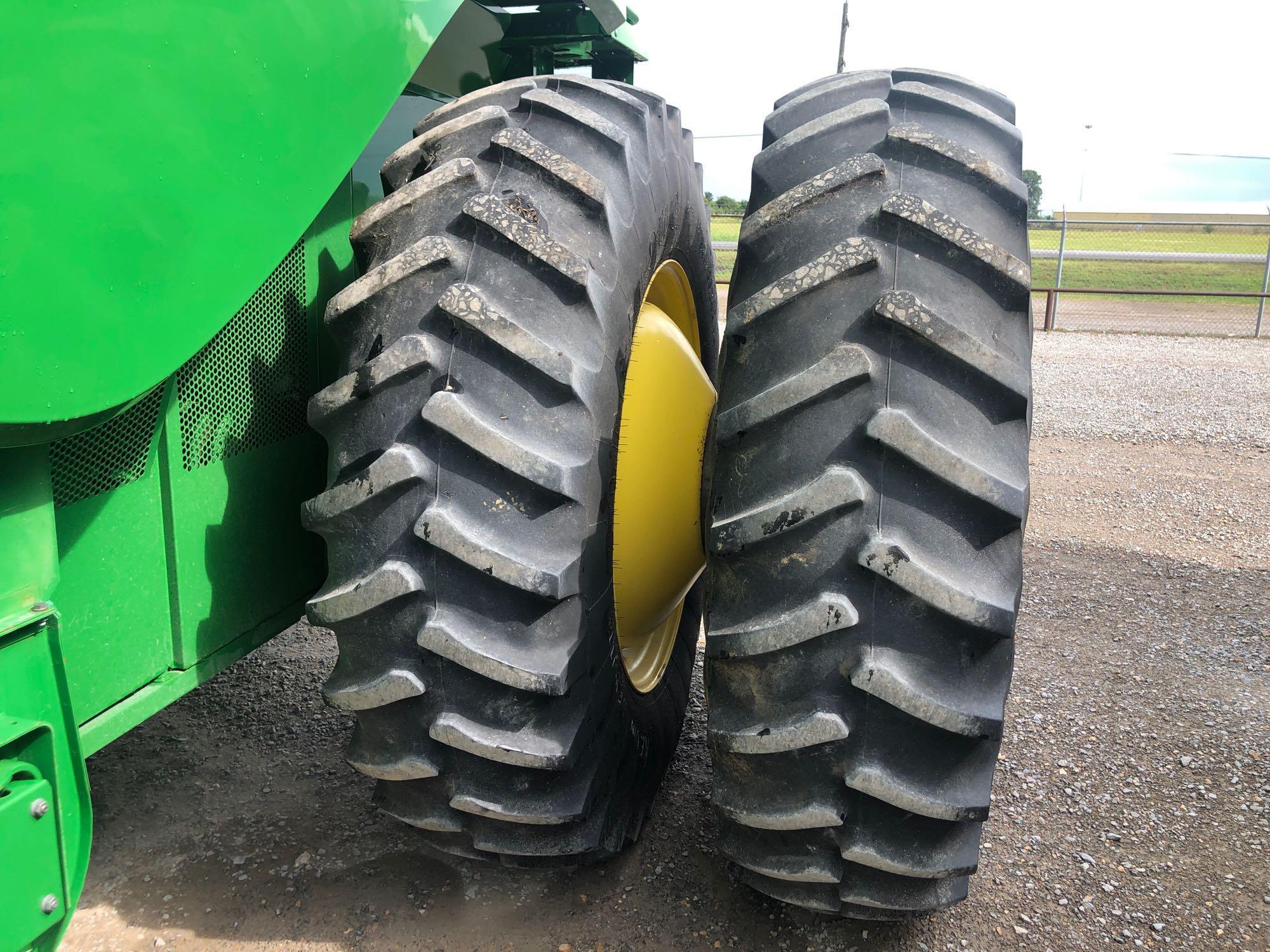 S690 JOHN DEERE COMBINE