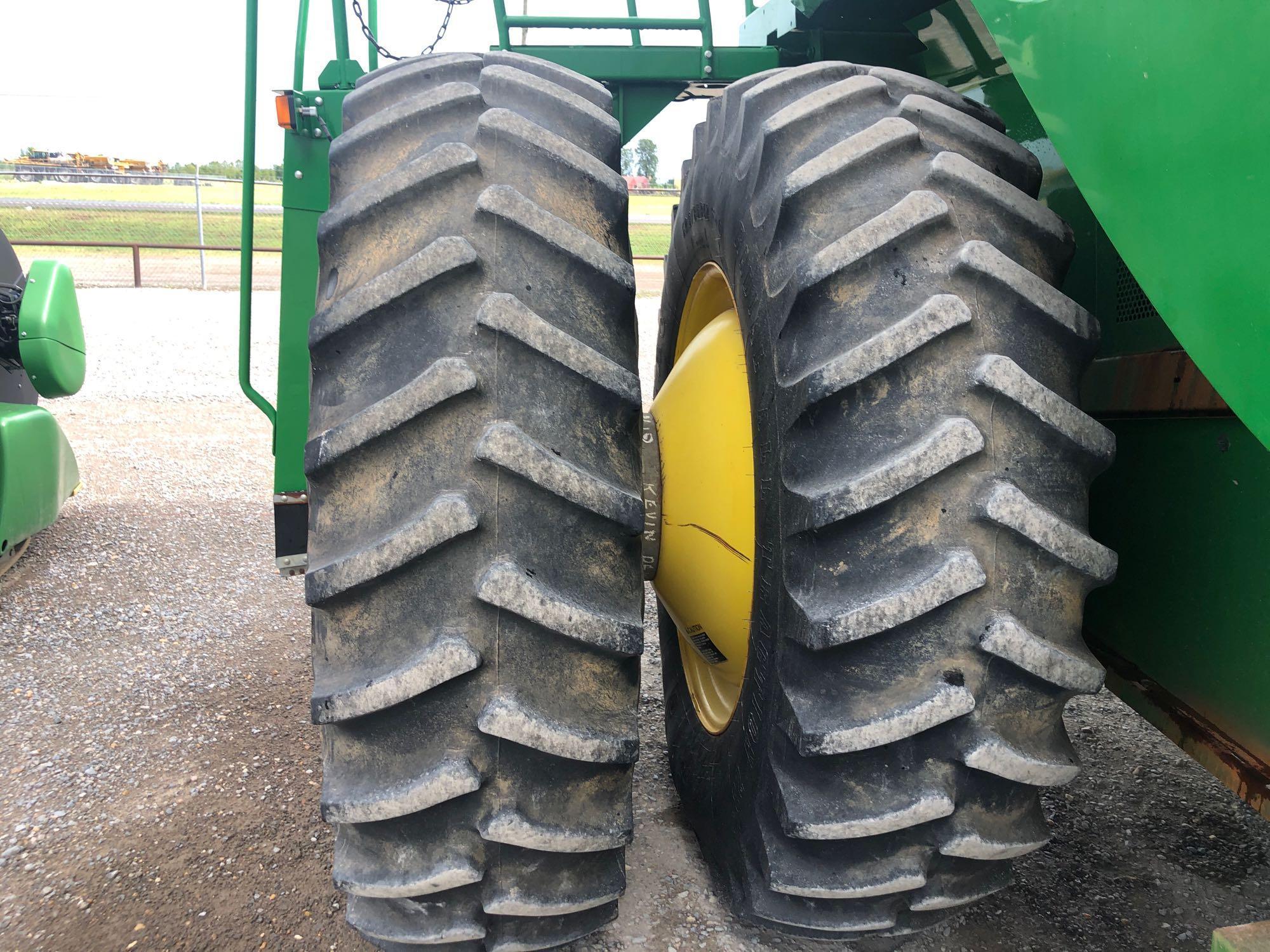 S690 JOHN DEERE COMBINE