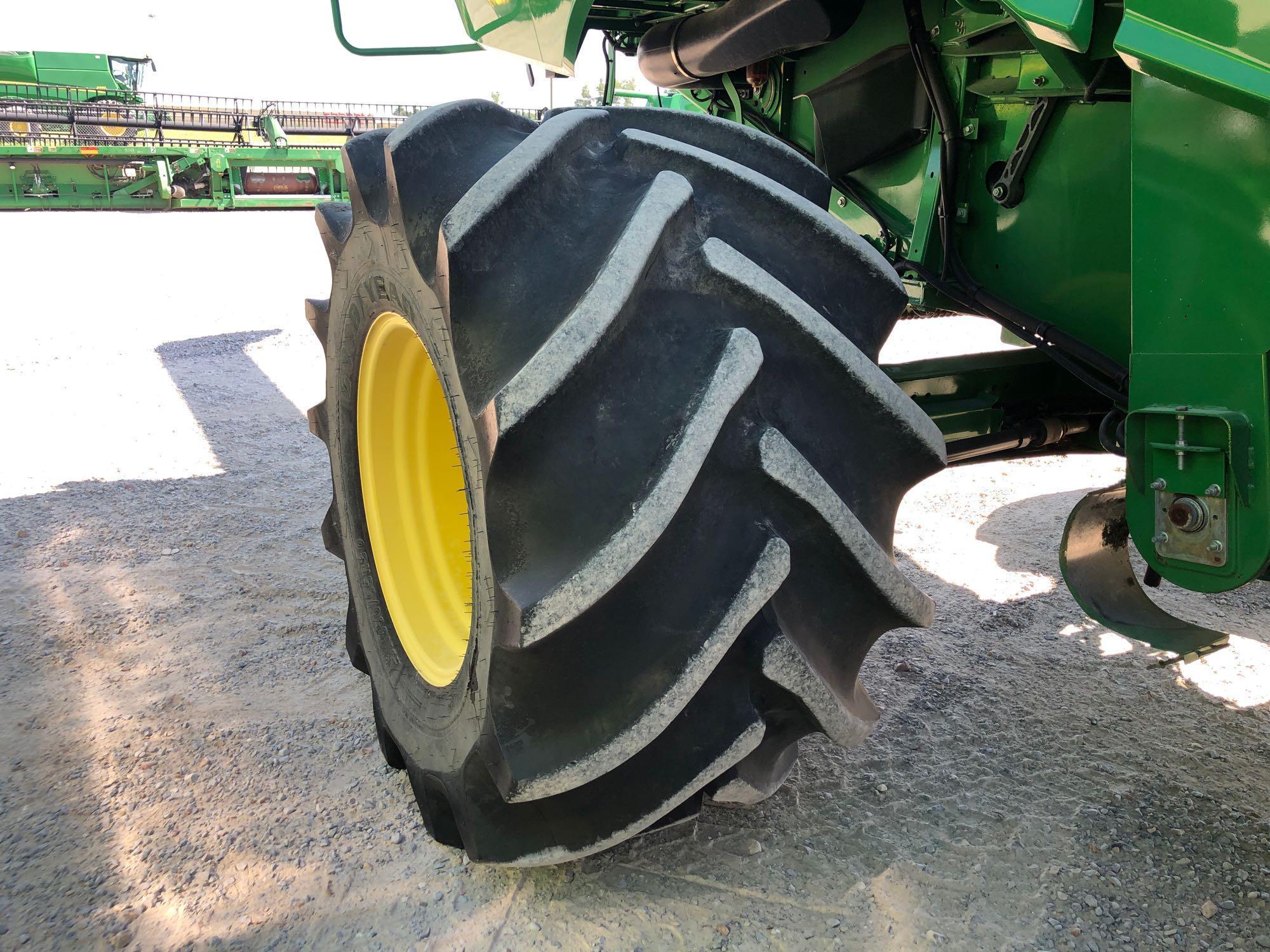 S680 JOHN DEERE COMBINE