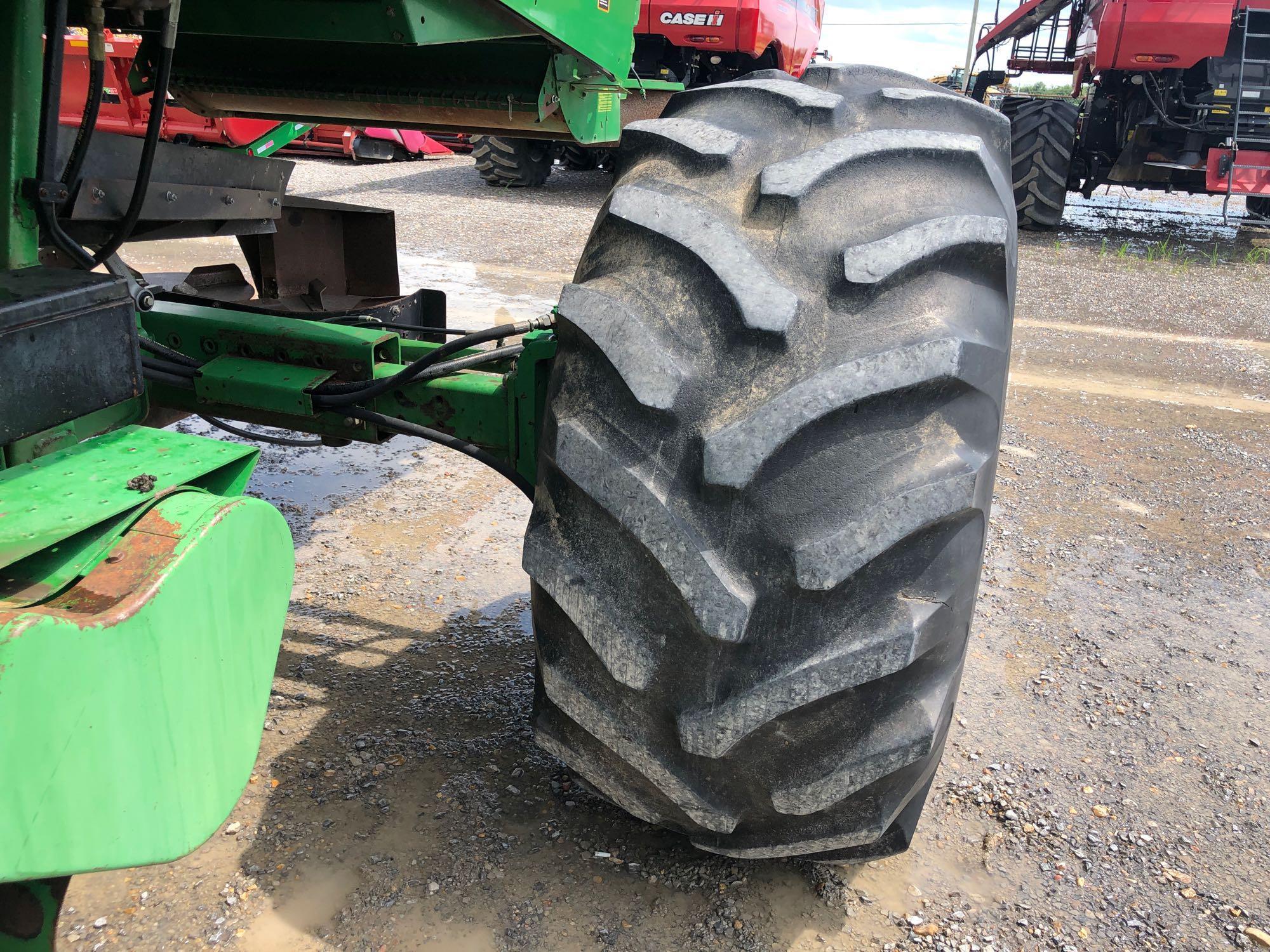 9600 JOHN DEERE COMBINE