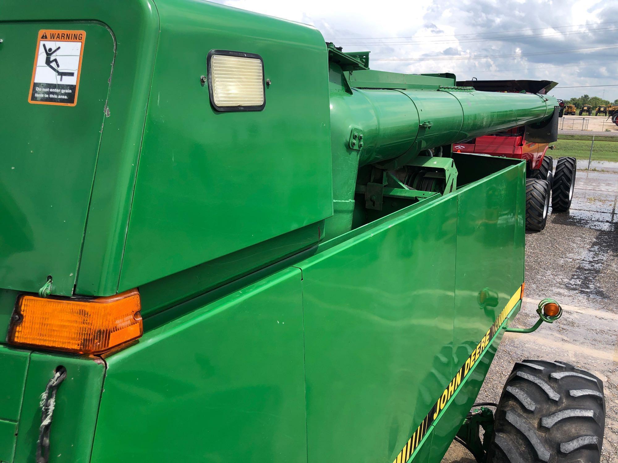 9600 JOHN DEERE COMBINE