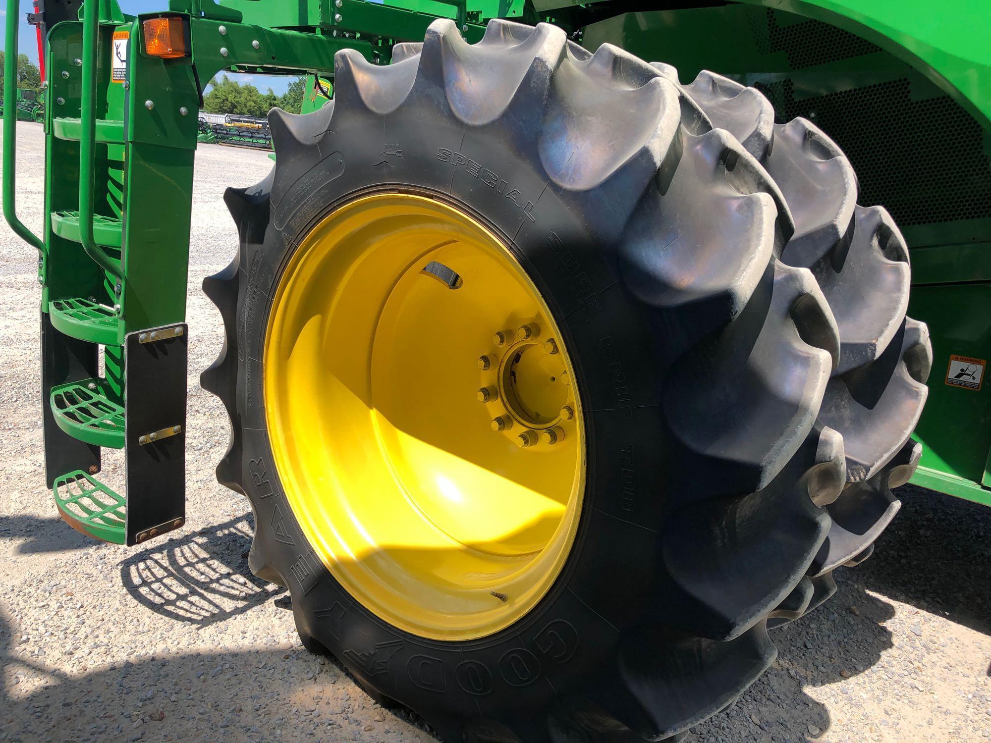 S690 JOHN DEERE COMBINE